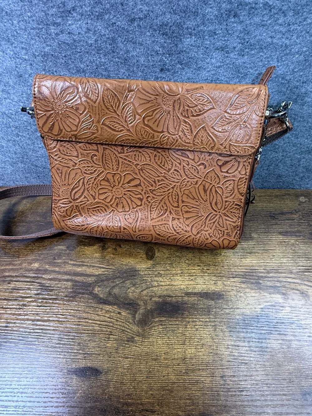 Gun Tote'n Mamas Tan Floral Tooled Leather Concealed Carry Crossbody Bag